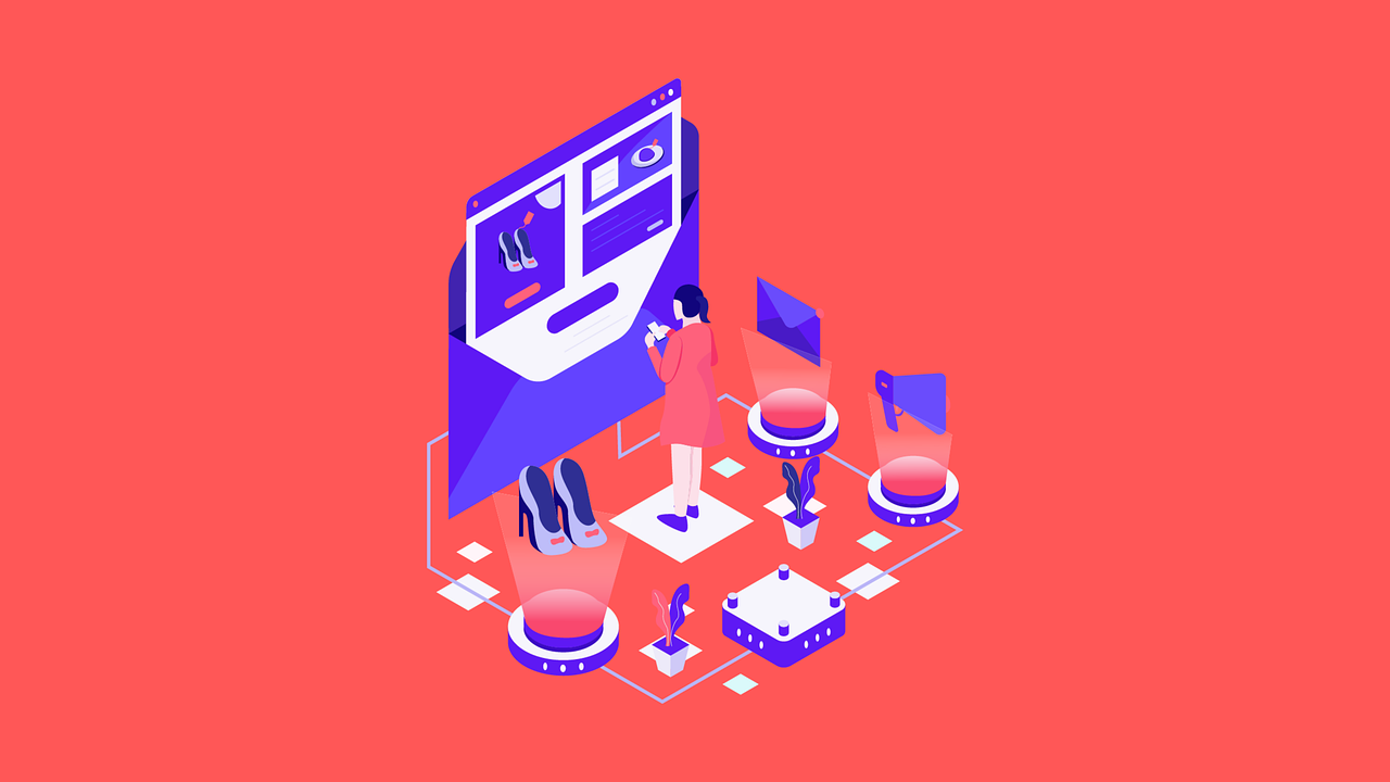 Mujer frente a pantalla digital con interfaz de tienda online y herramientas de marketing digital